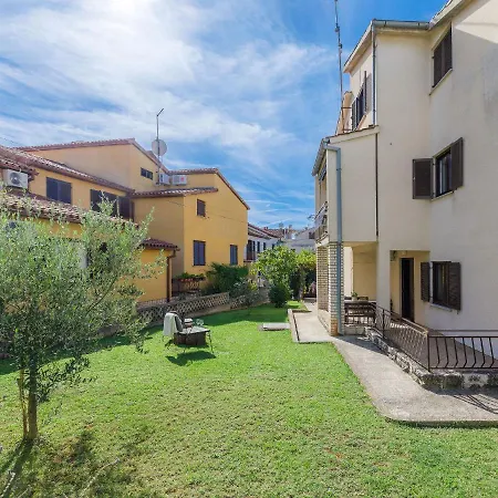 Zrinka-2 By Interhome * Пореч